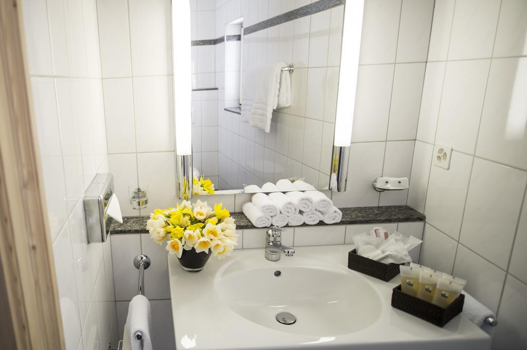 Hotel Weiss Kreuz Malans Extérieur photo